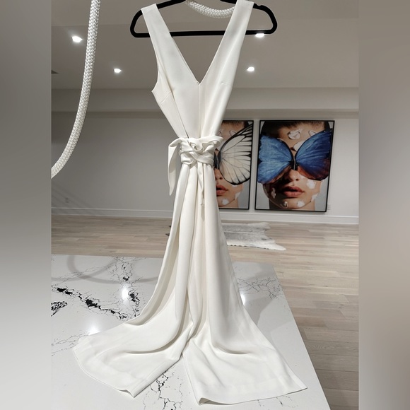 Club Monaco size US2 White flared pant jumpsuit with belt - Picture 1 of 9